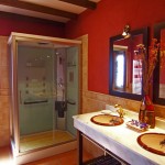 Casa Rural Nº1. Baño con cabina de hidromasaje